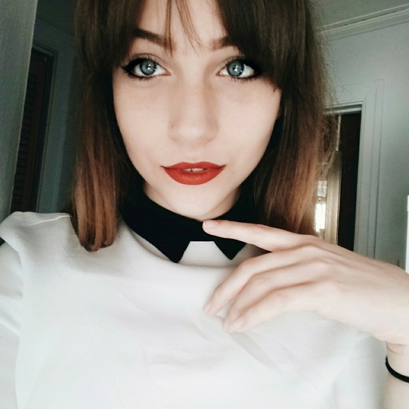 🌻 @ourposhcloset 🌻 - Picture 2 of 4